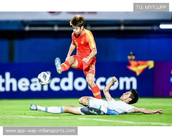 后防线崩盘,被对方打穿三次